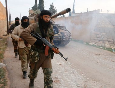 Το «θηρίο» βρυχάται ακόμη: Μεγάλη αντεπίθεση της ISIS αναγκάζει σε αναδίπλωση τις συριακές δυνάμεις στη Χάμα